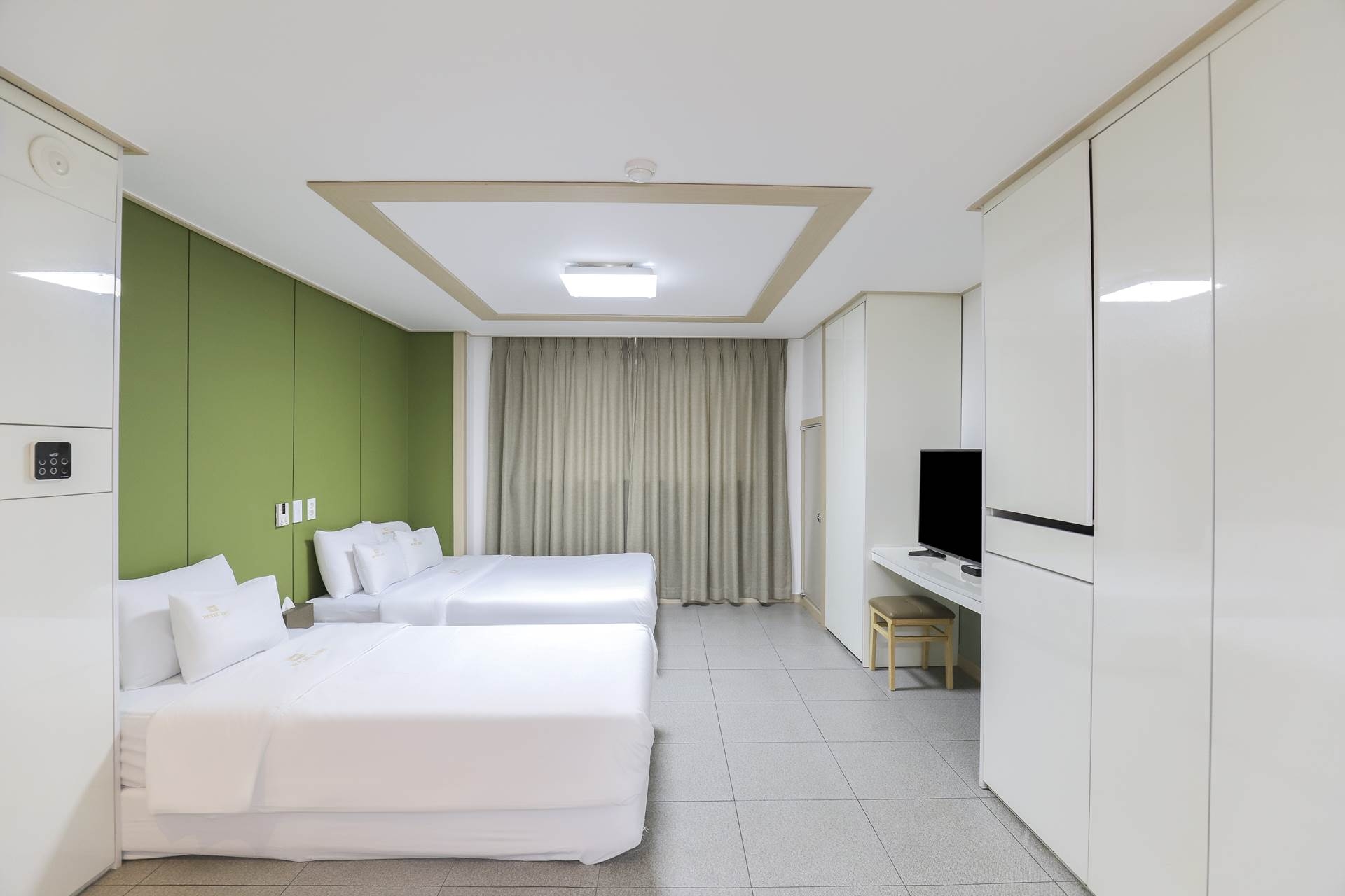 스위트 (퀸 1개+싱글 1개,넷플릭스