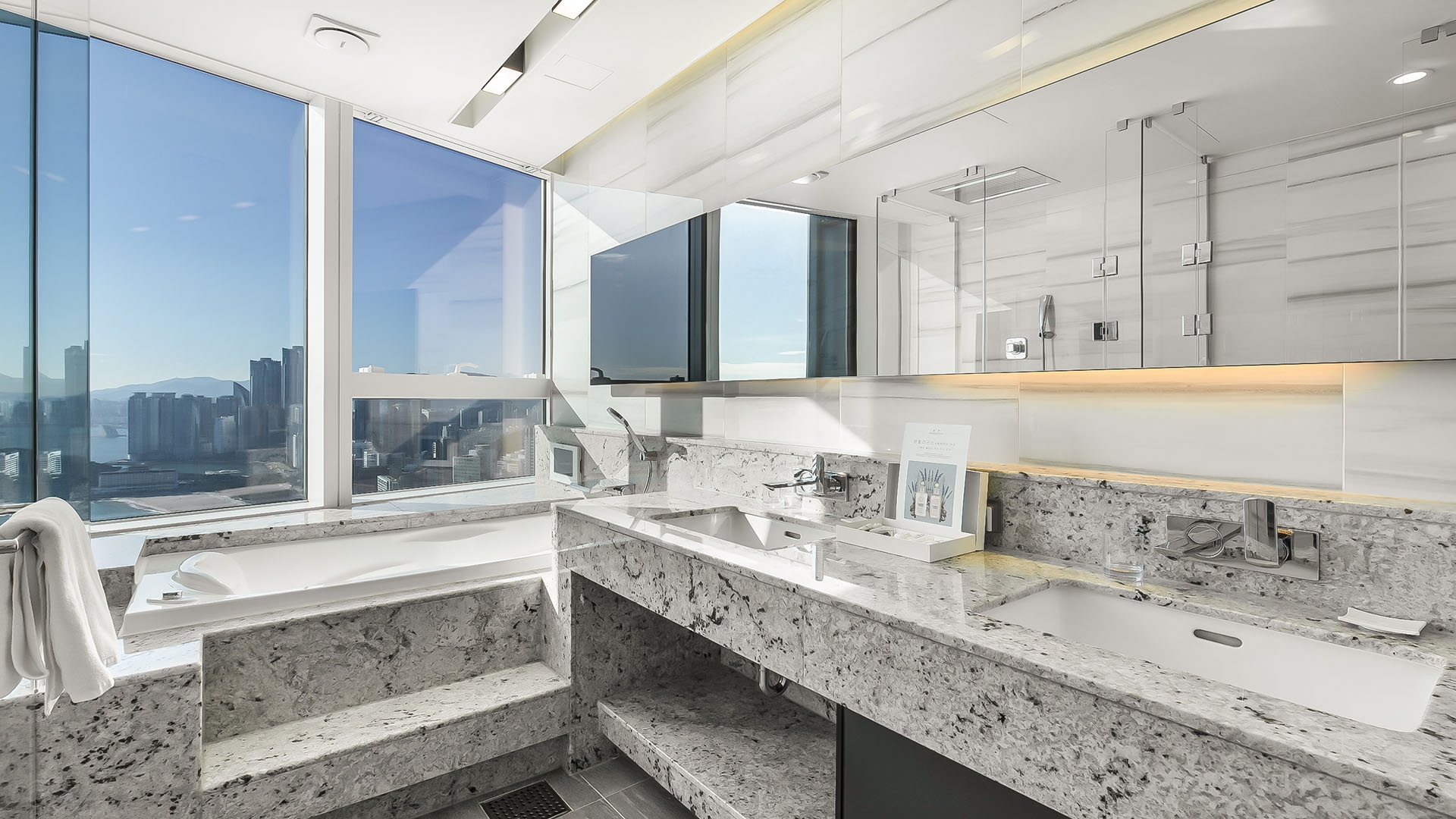 파노라마 오션뷰 로얄스위트(해운대비치뷰)