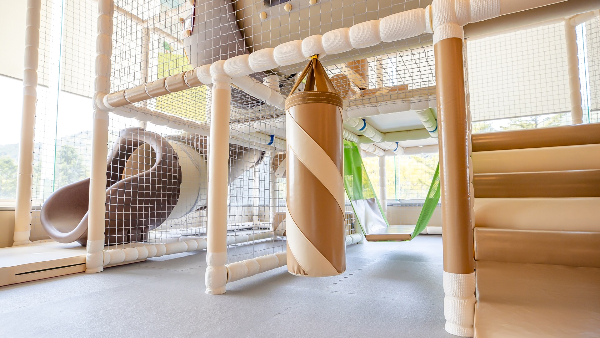 포인포 플레이 라운지