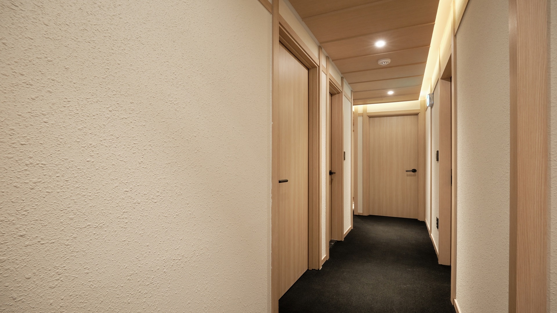 우드 스위트 트리플 베스룸