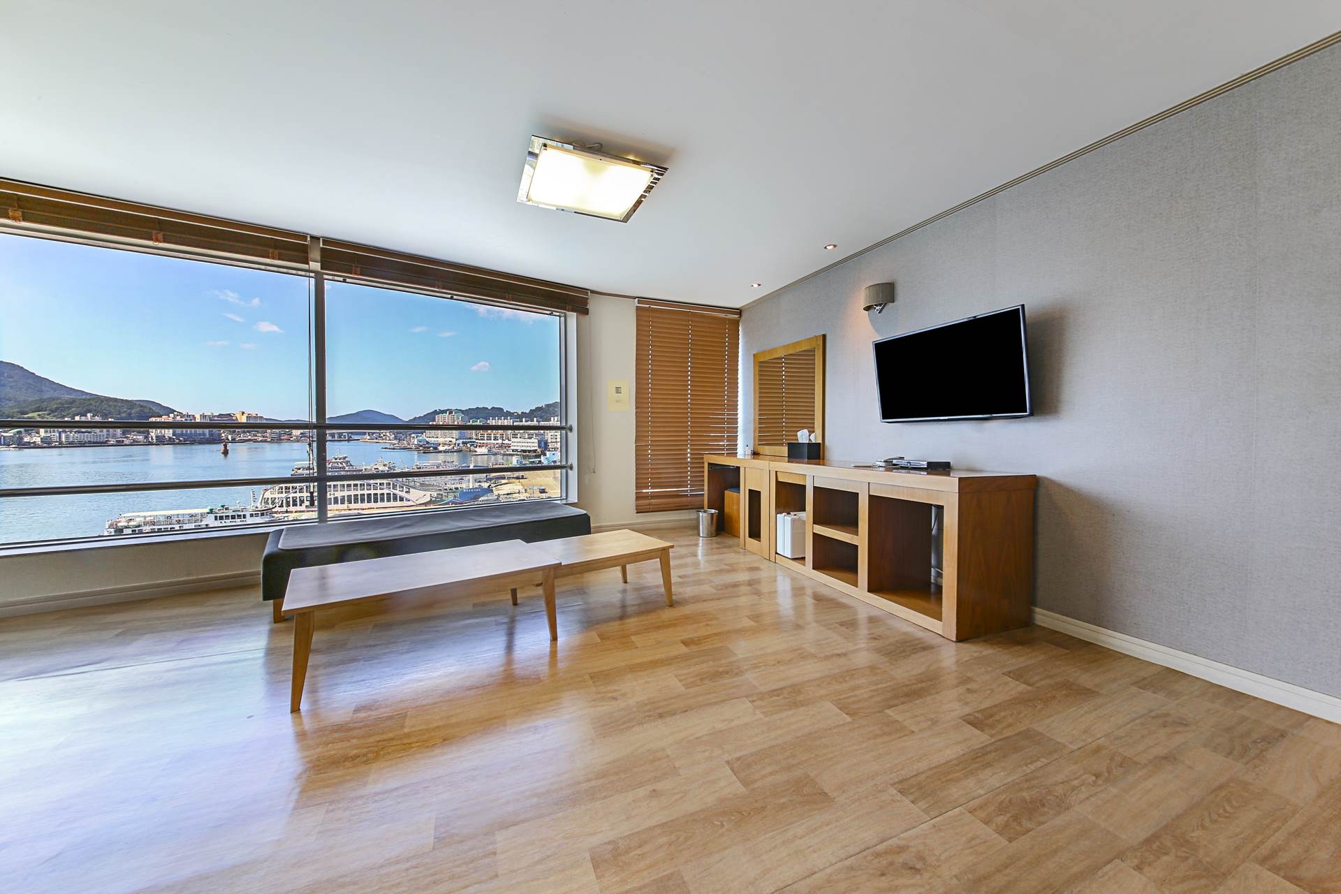 콘도 미니엄 D-통창 바다항구뷰