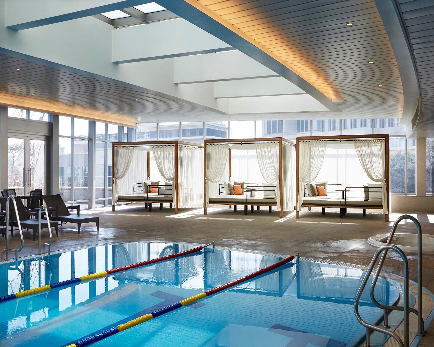 웨스트 타워 수영장