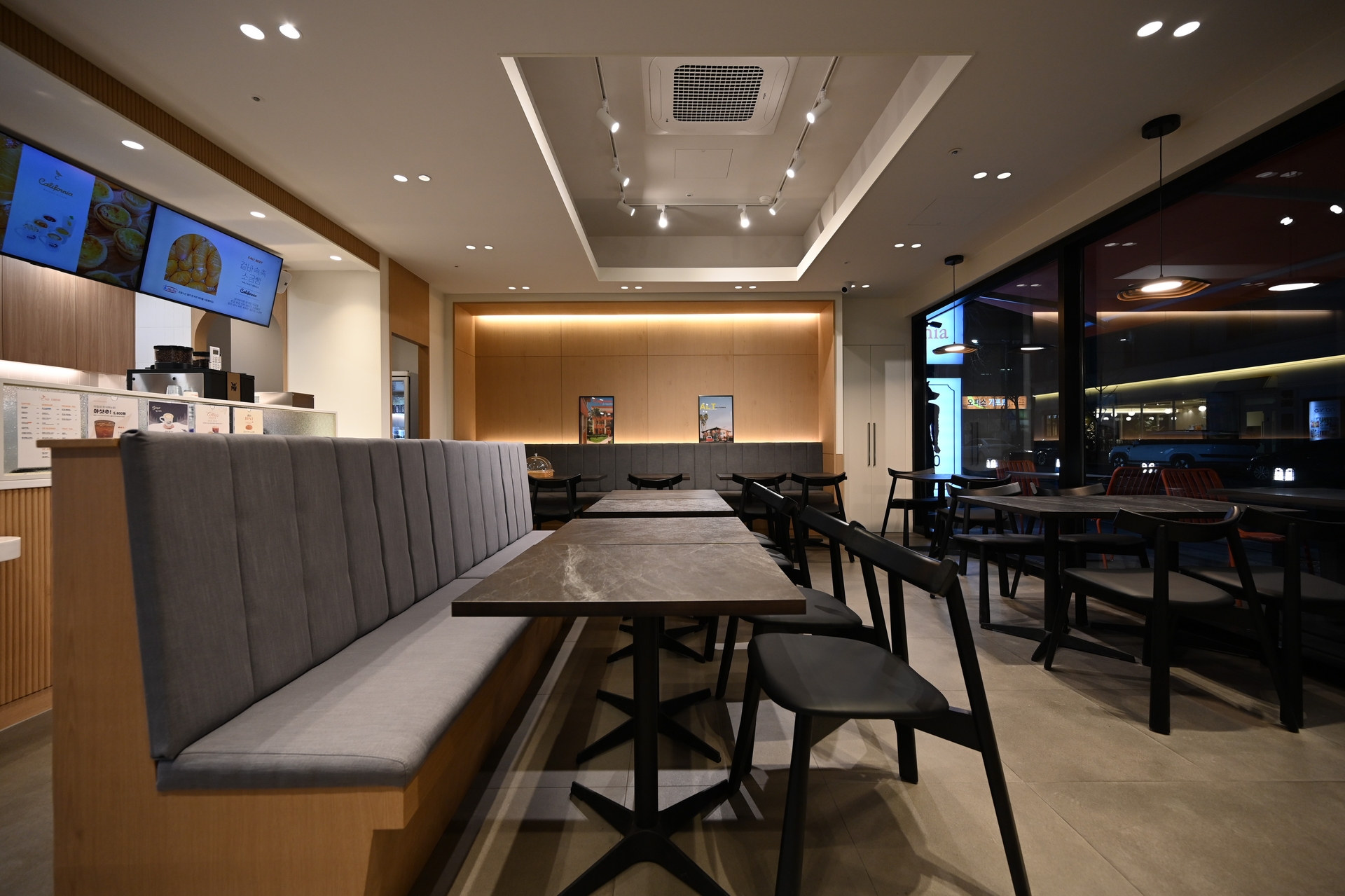 Califonia Dessert Cafe&Pub