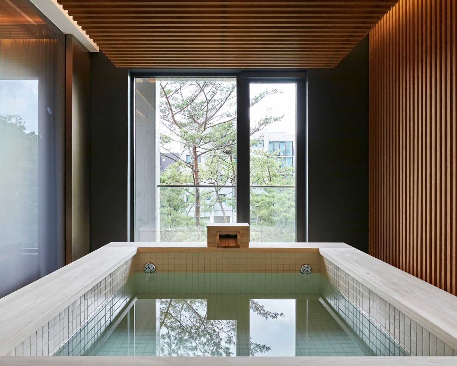 프리미엄 팀버 스위트