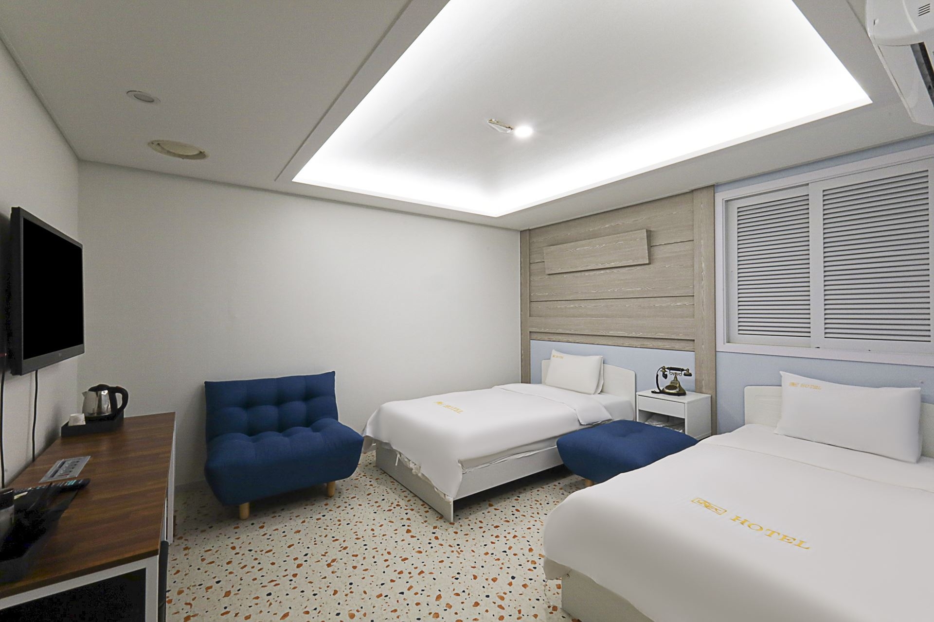 스탠다드 트윈(2인기준,싱글+싱글베드