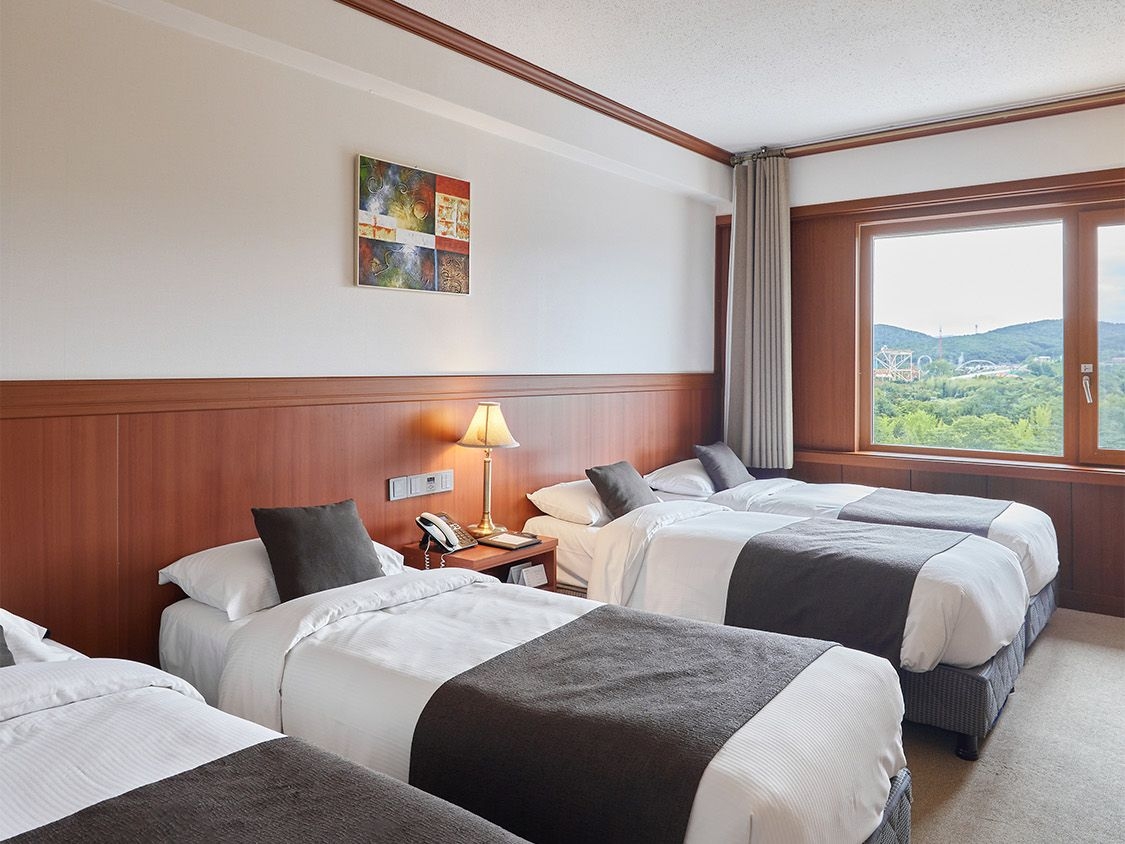 슈페리어 쿼드룸 레이크뷰