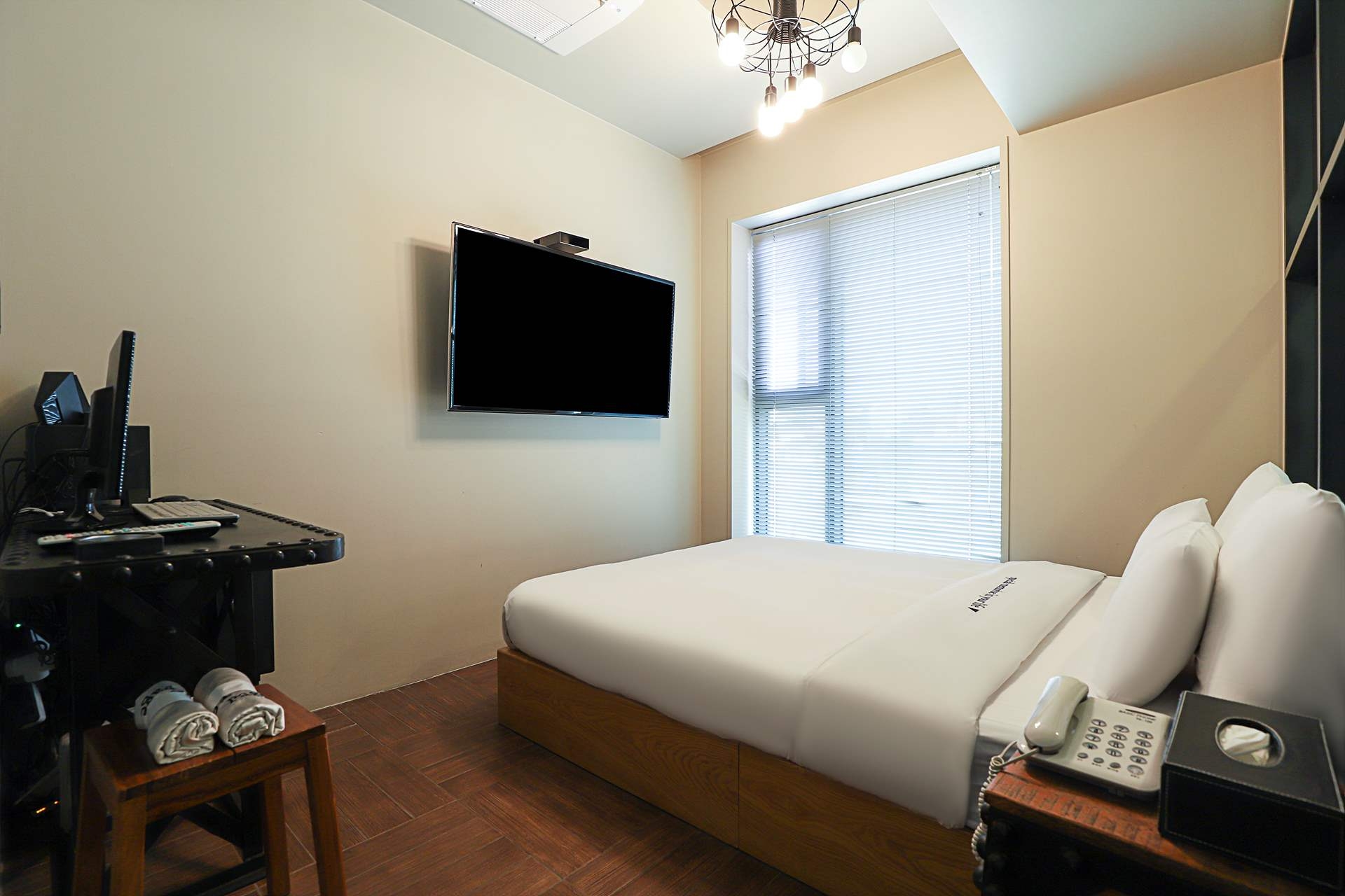 디럭스(랜덤)- 연박 이용시 토,일 