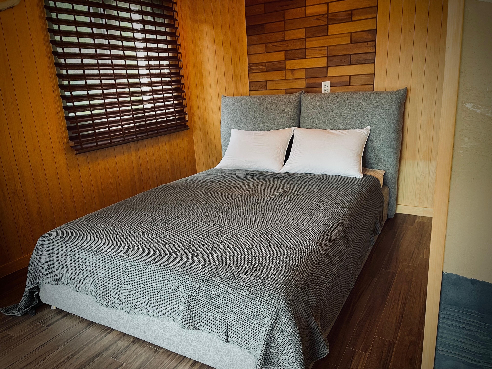 룸4 (더블베드 / 취사형 / 독채)