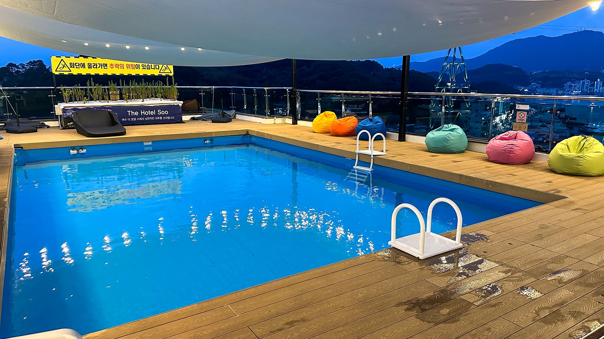 루프탑 수영장