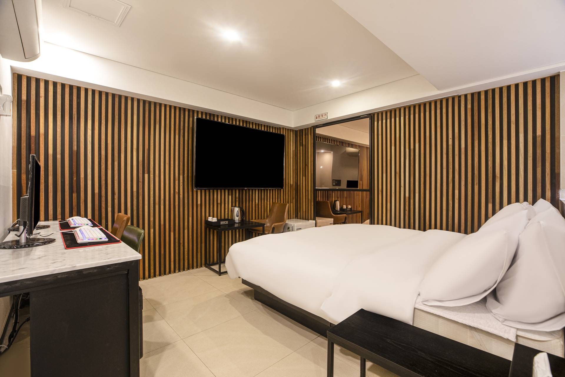 스위트(무료스낵바,커플PC,넷플릭스무