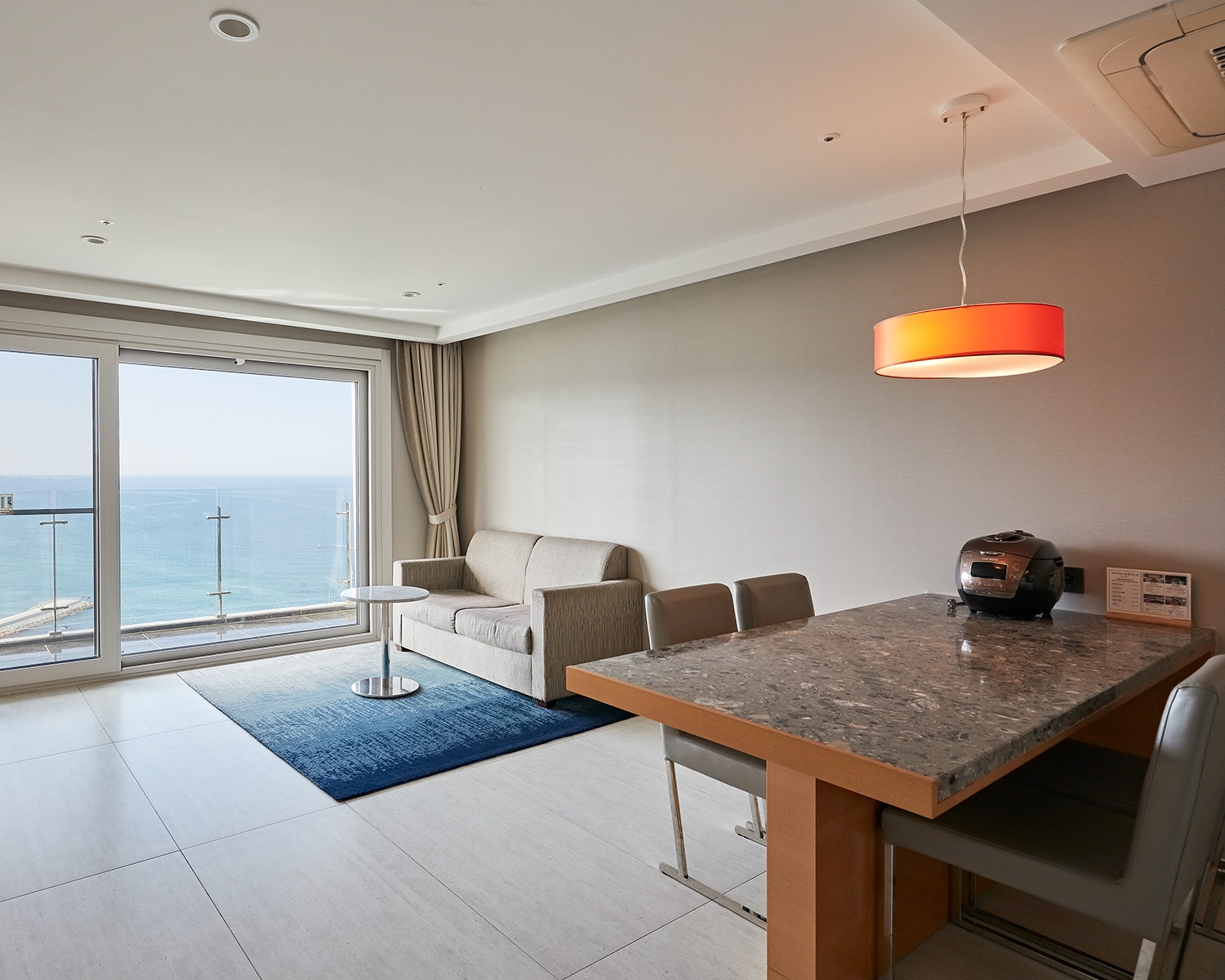 콘도 주니어 스위트