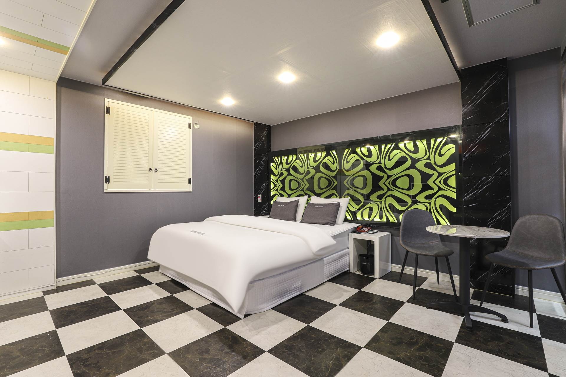 디럭스A(라텍스침대/호텔식침구/고사양