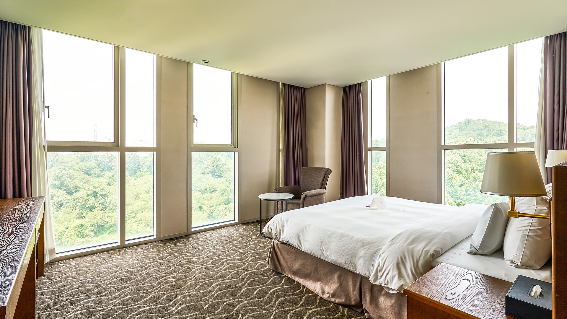 프리미엄 코너 위드 씨티뷰