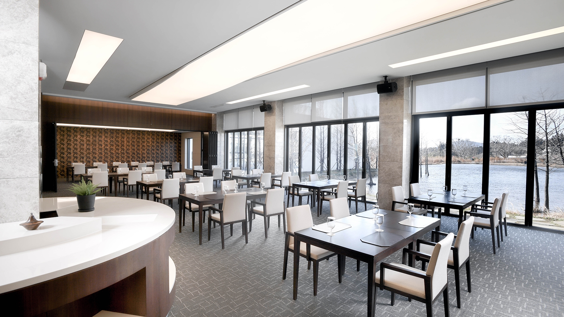 디아넥스 레스토랑