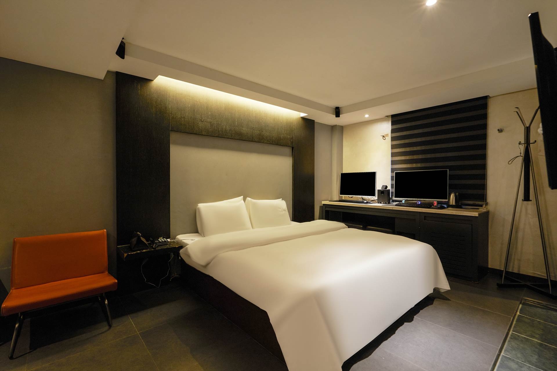 VOLL COMMA 게이밍 룸(신규오