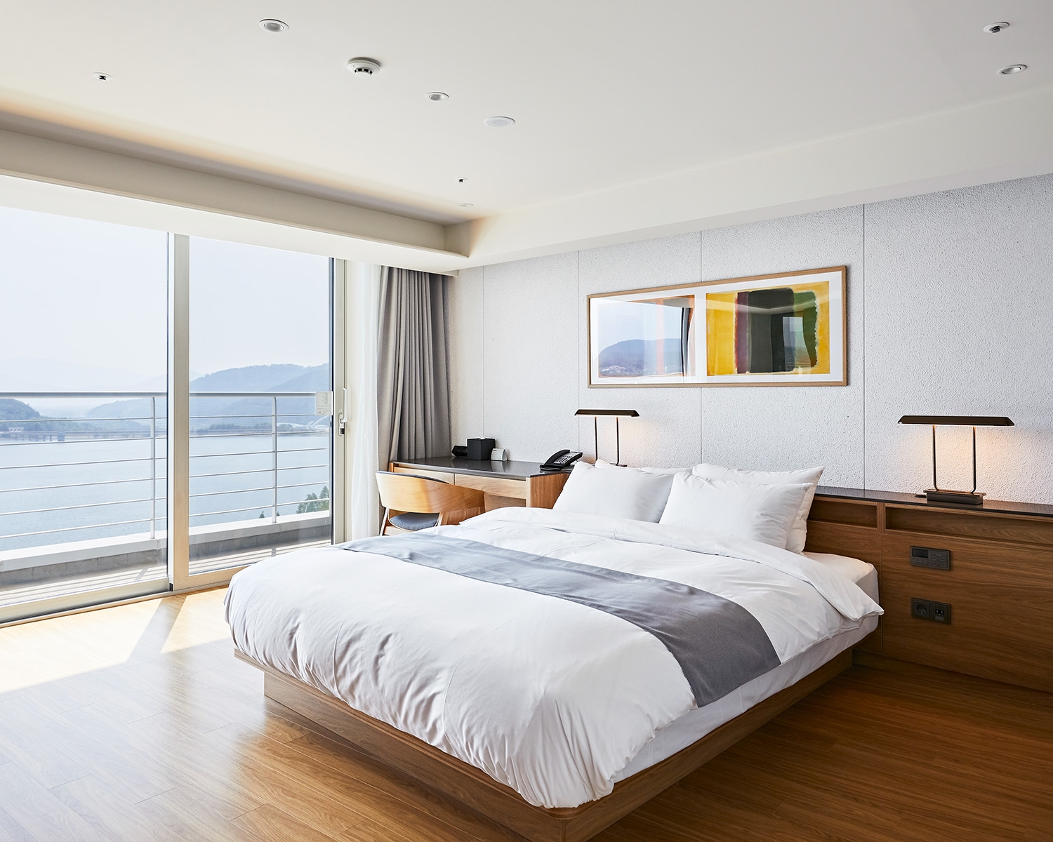 디럭스 스위트 더블 (호수 전망)