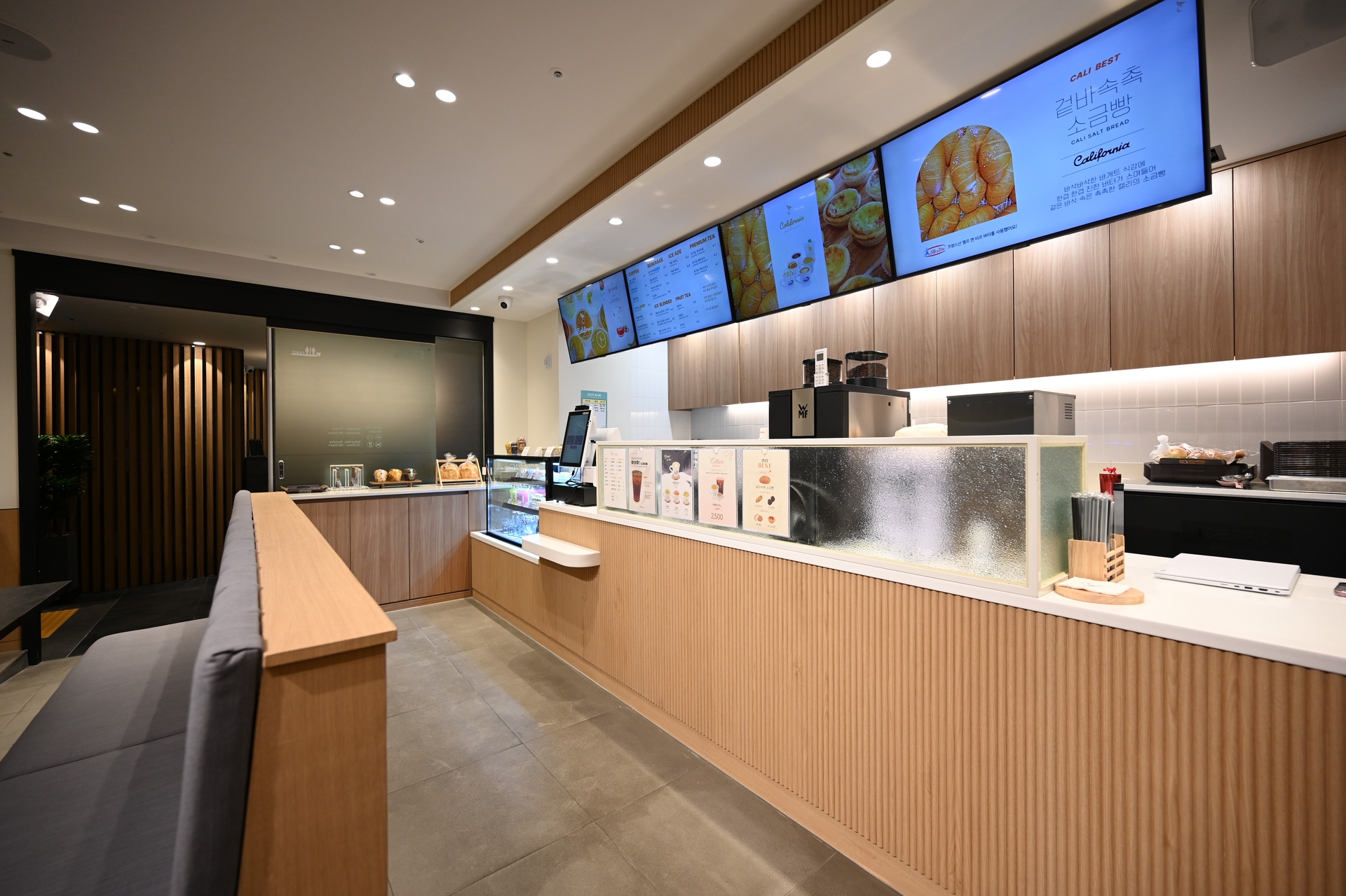 Califonia Dessert Cafe&Pub