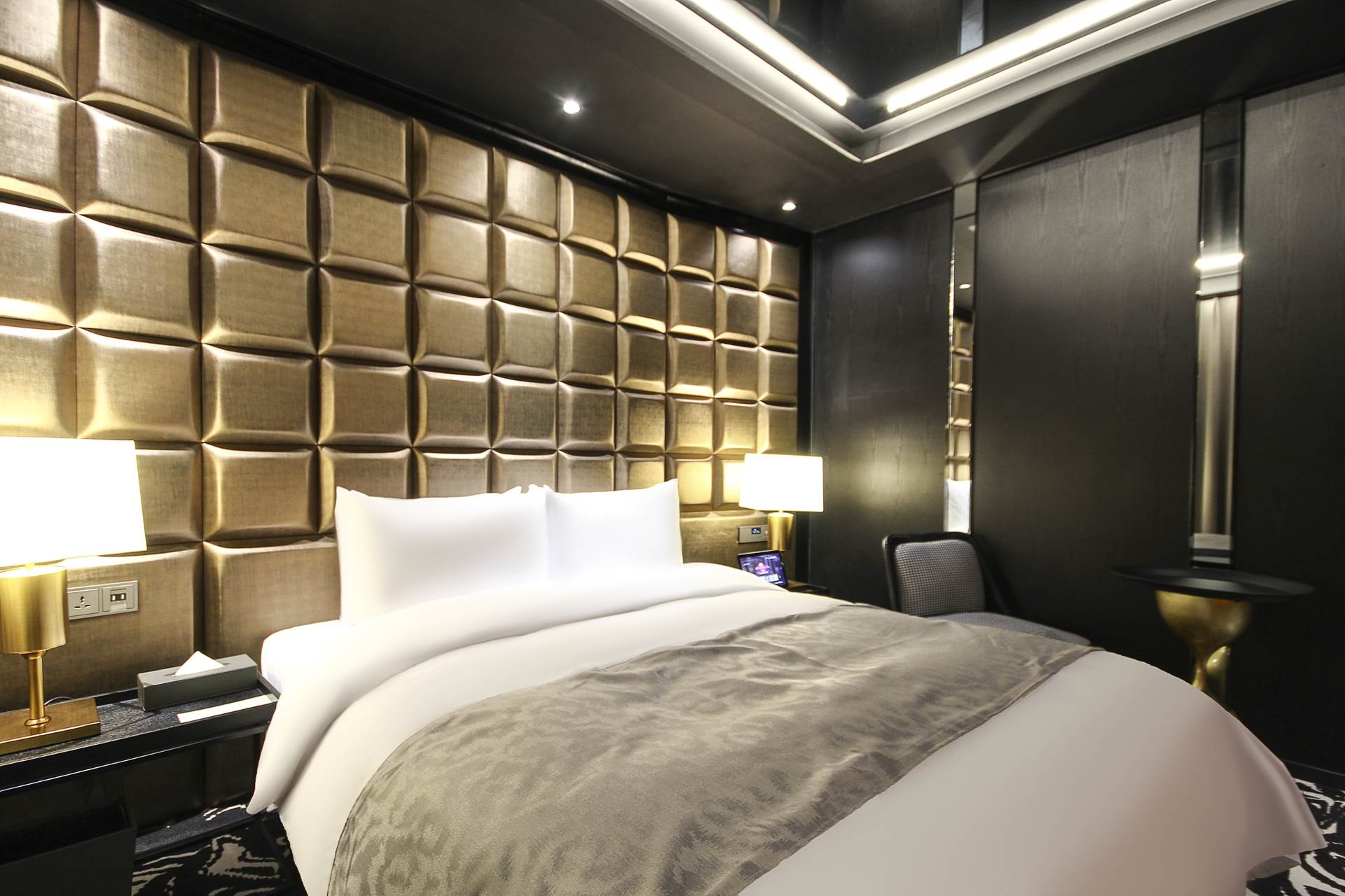 아델라 디럭스 더블