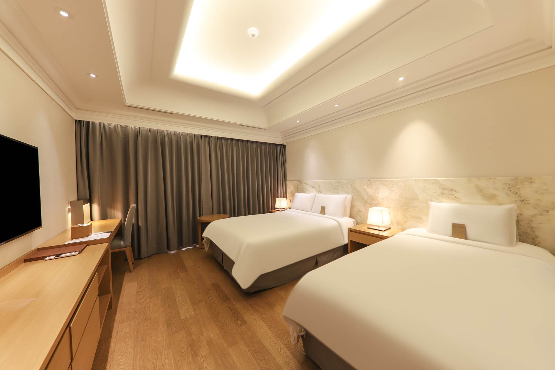 디럭스패밀리트윈B (킹+싱글)(공원뷰