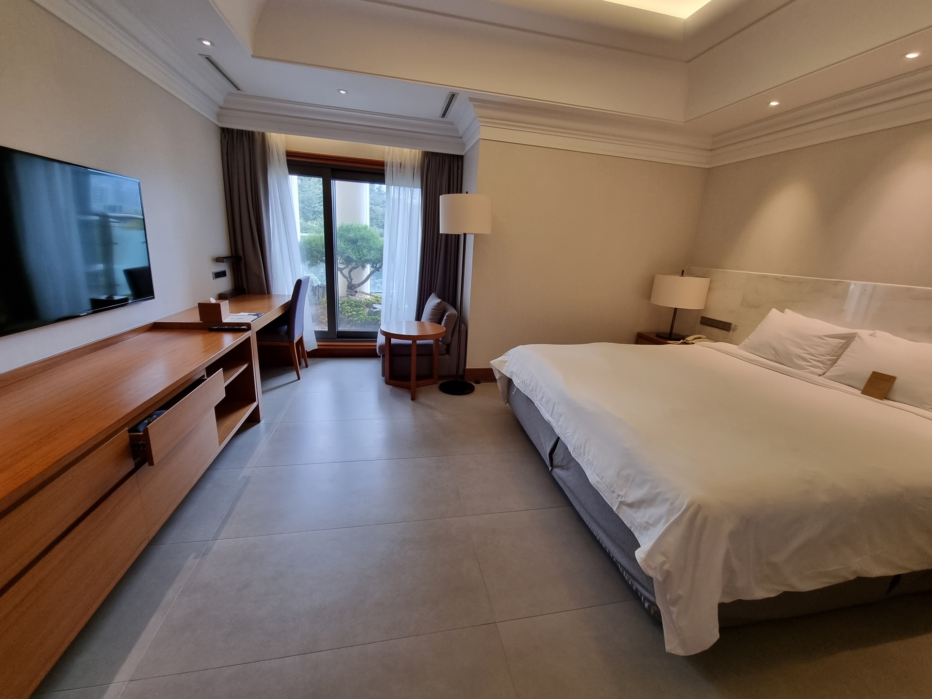 프리미엄 슈퍼킹 더블룸(공원뷰)