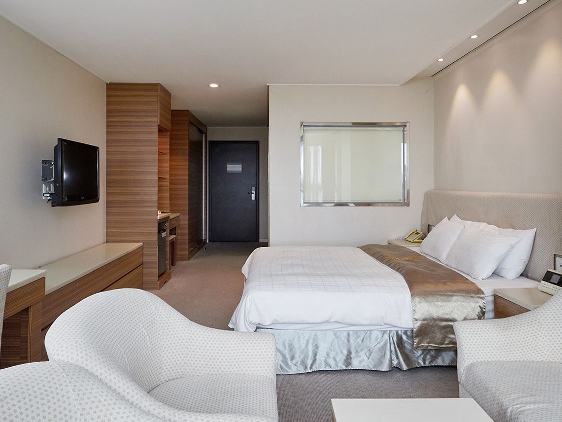 디럭스 더블 (하프오션뷰)