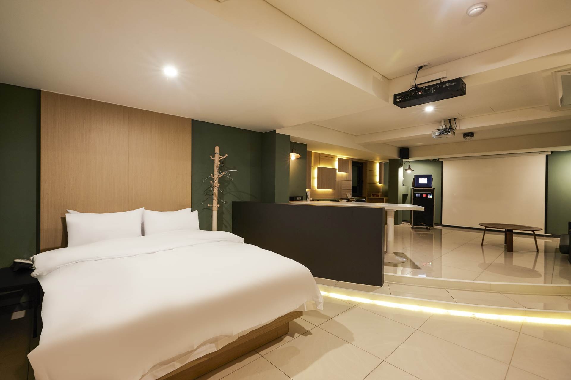 멀티룸(무료스낵바,넷플릭스무료시청)