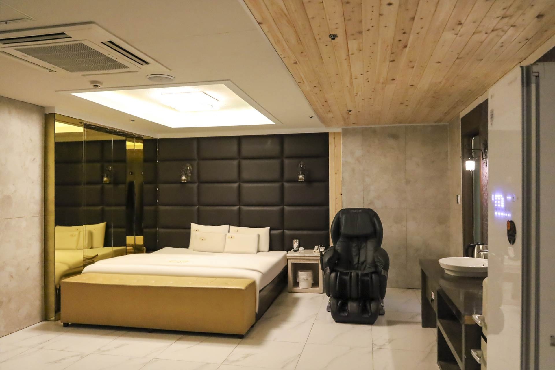 VIP(75인치TV,스타일러,넷플릭스