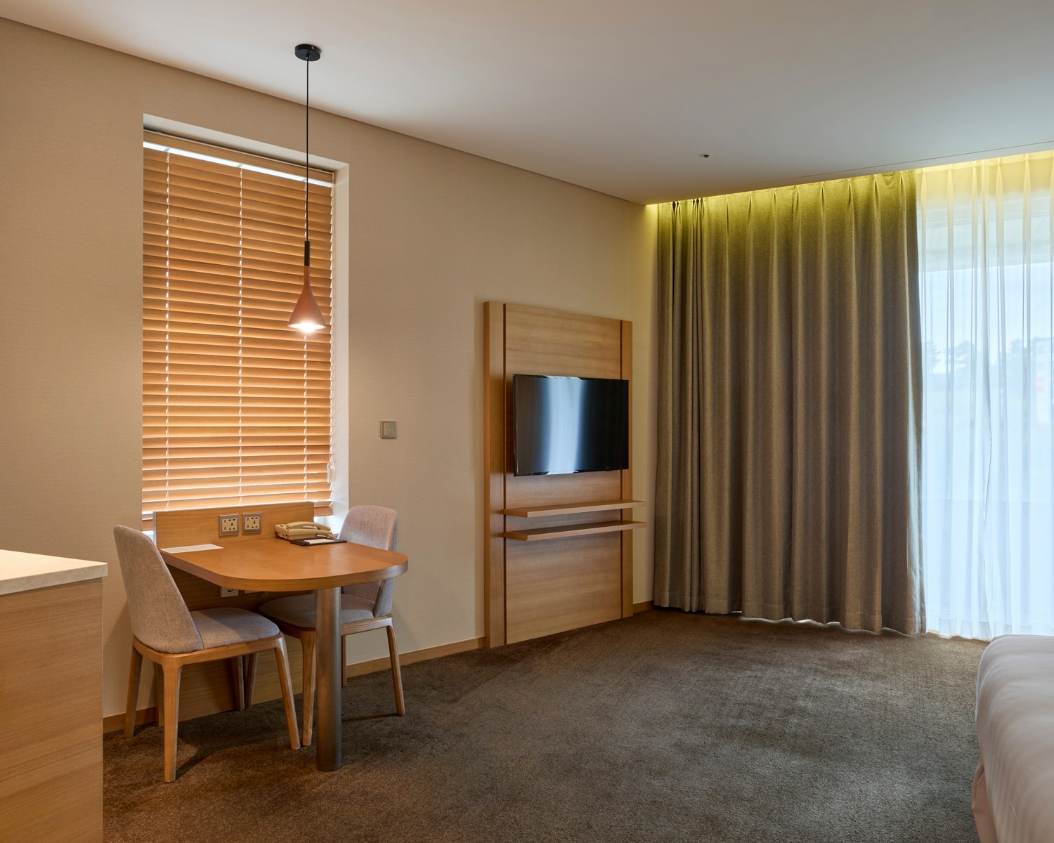 코너 디럭스(가든 전망)