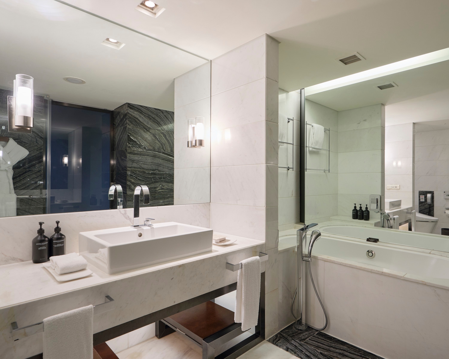 [메인타워] 디럭스 더블