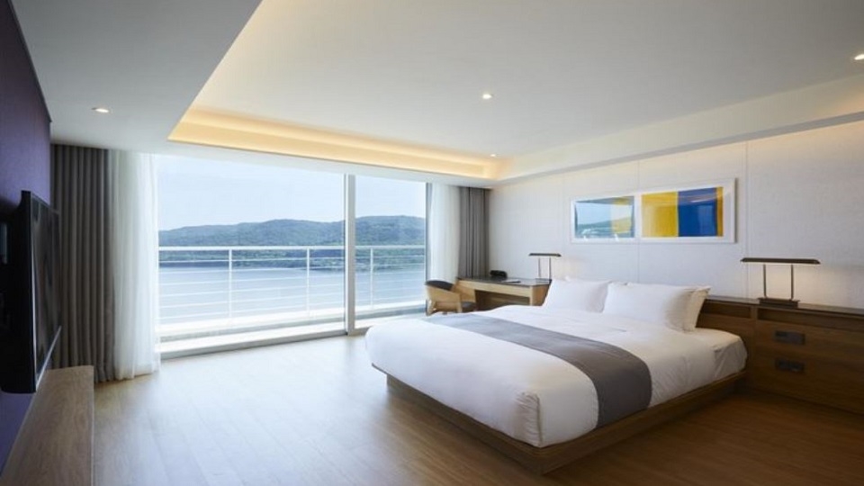 디럭스 더블 (호수 전망)