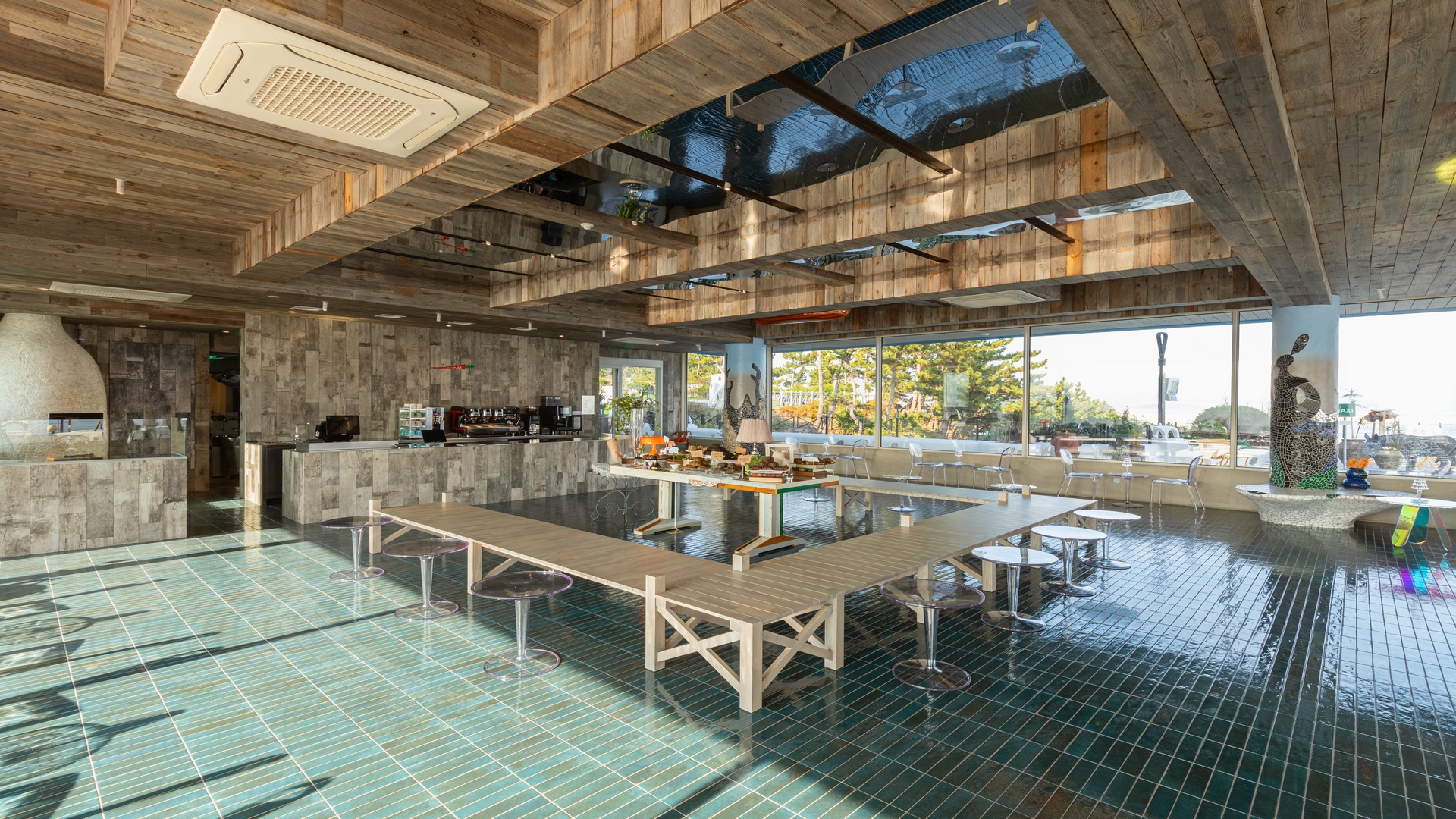 마마티라 레스토랑 1층 실내