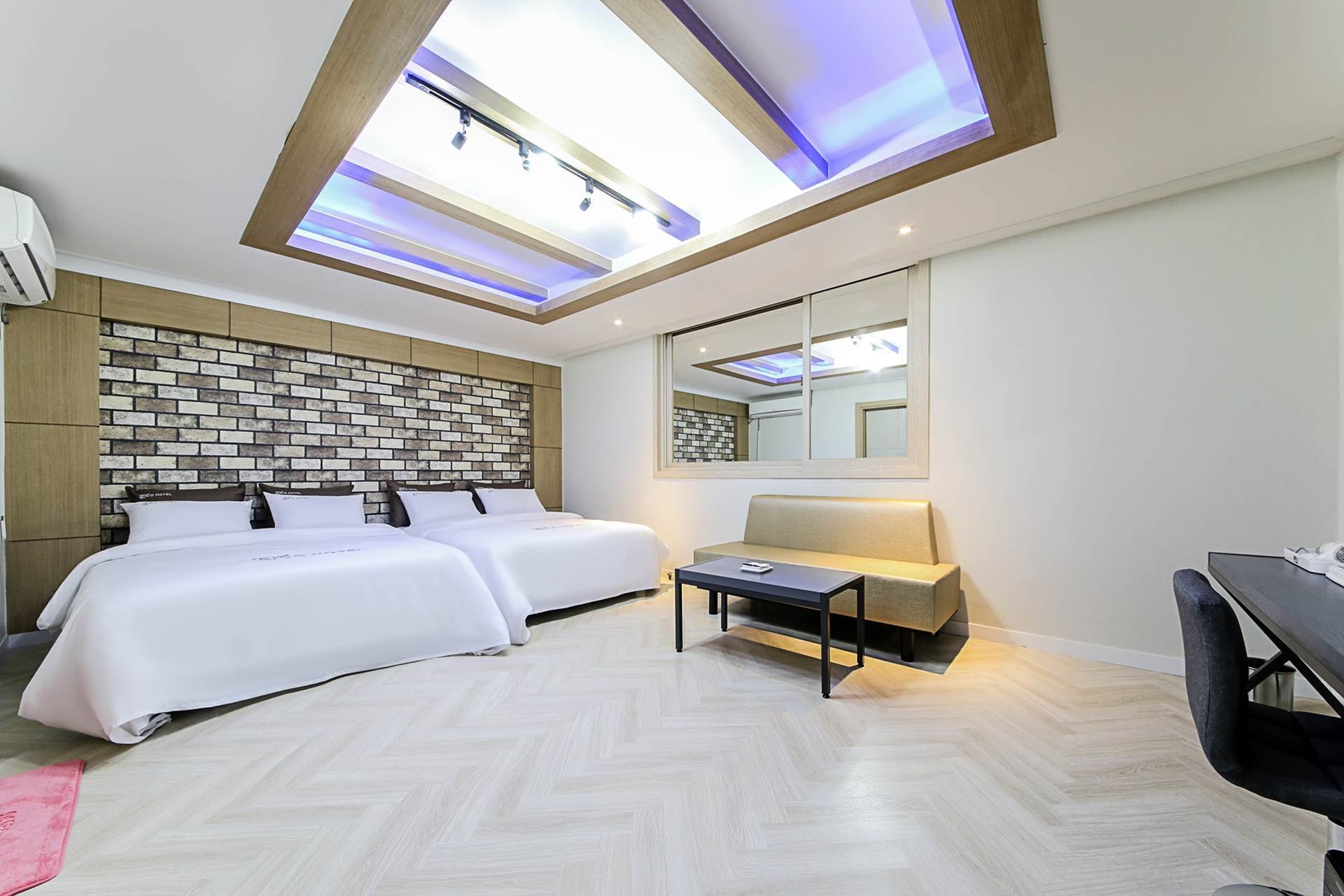 더블트윈-퀸,퀸(넷플릭스, 욕조, 비