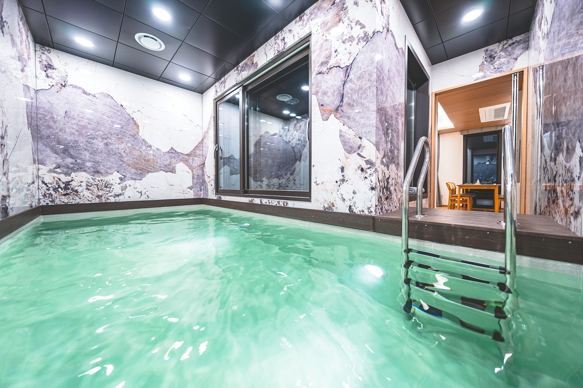 휴식료칸풀빌라