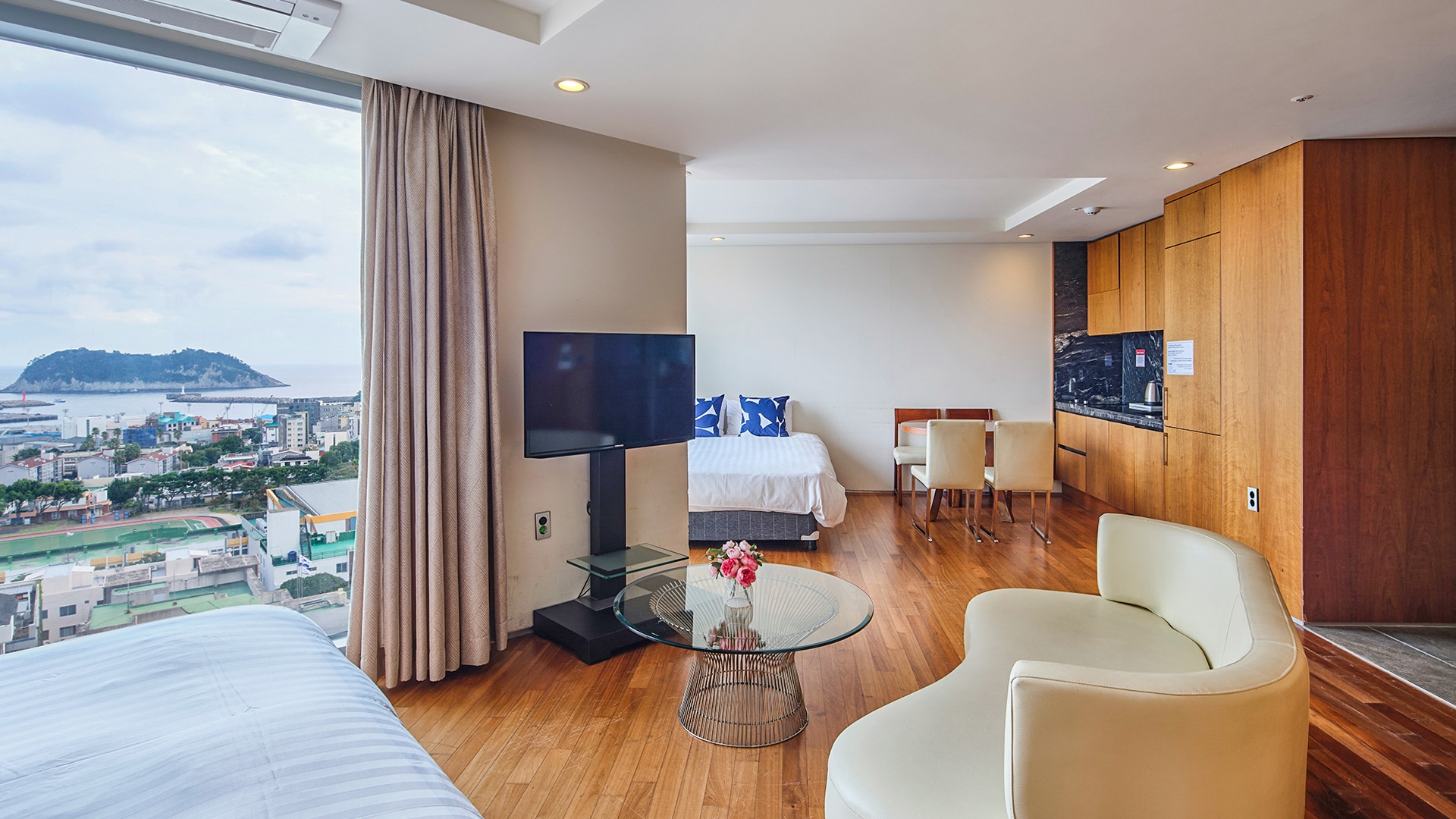 블루 로얄 패밀리 스위트