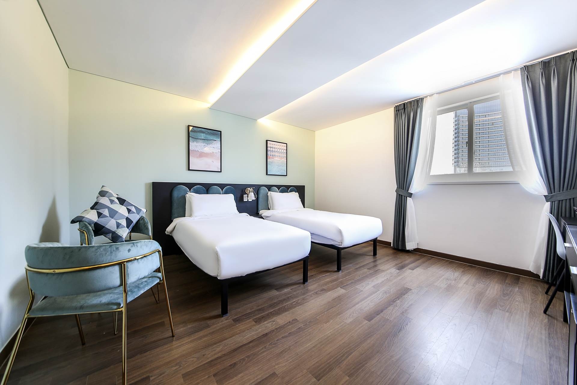 스탠다드 트윈 시티 (넷플릭스)