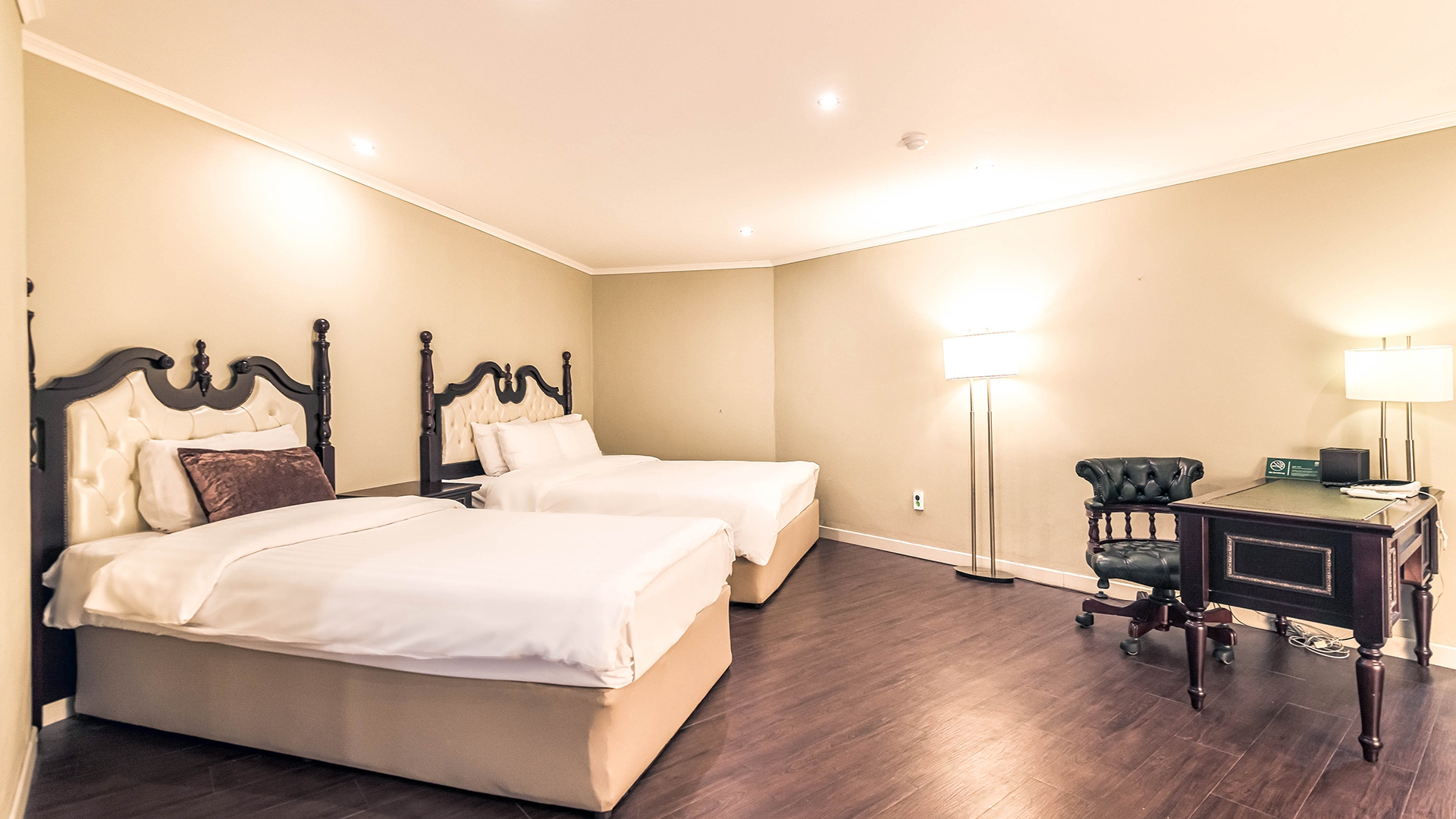 디럭스 패밀리 트윈