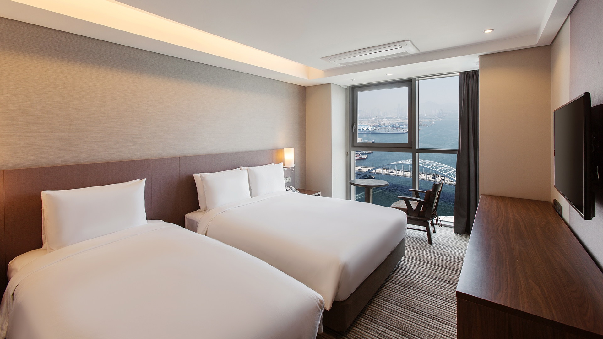 디럭스 패밀리 (하버뷰)