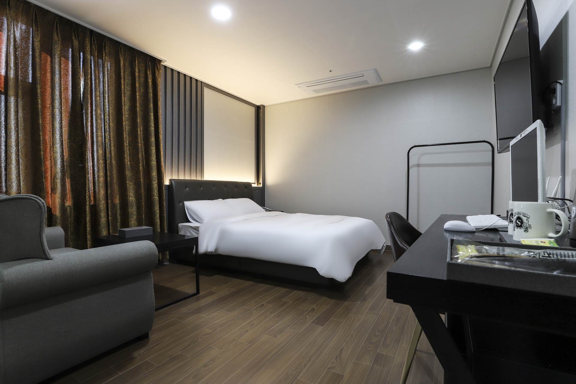 스탠다드 더블(유투브, 넷플릭스 시청