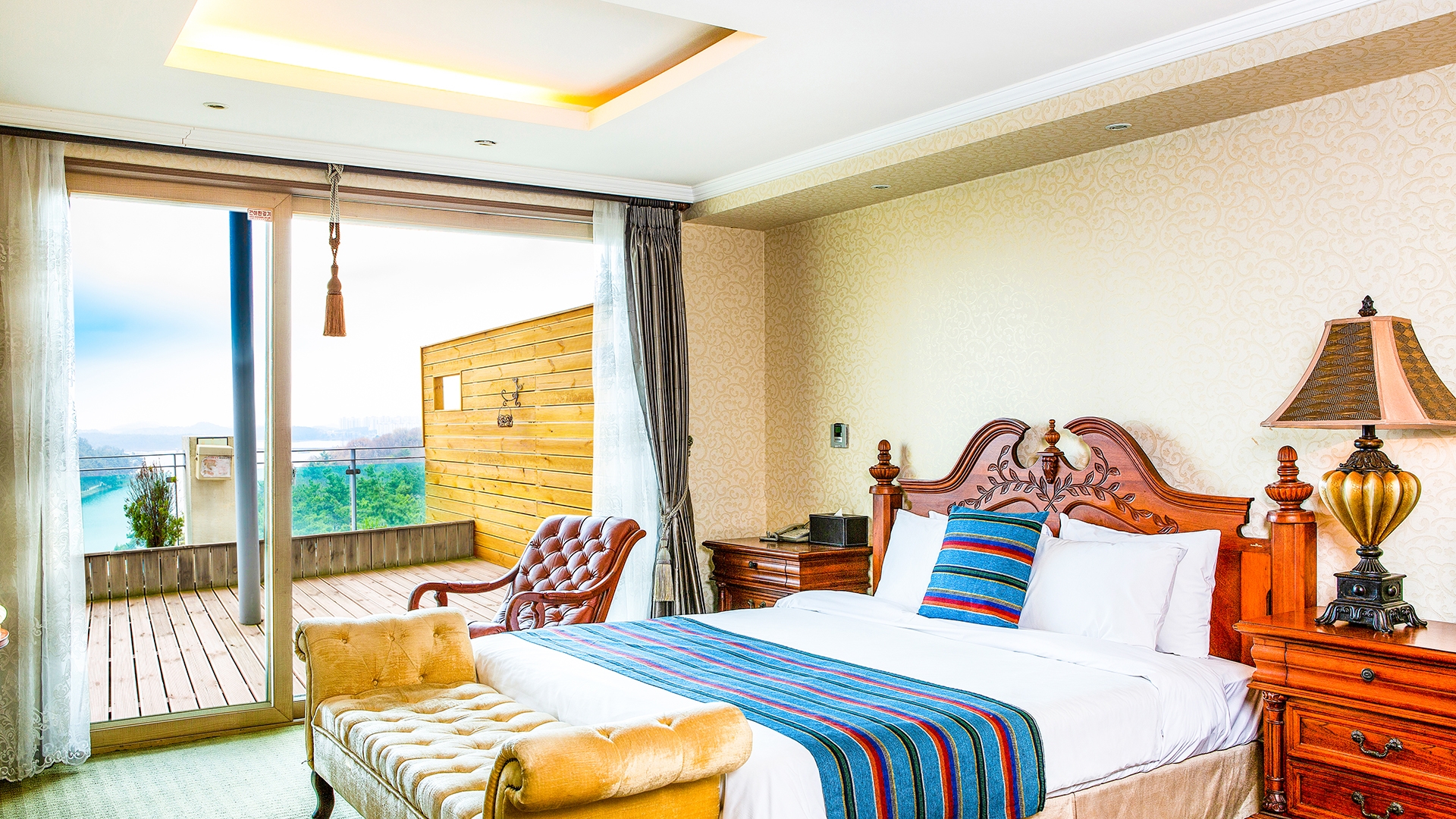 리츠 스위트 (호수뷰)