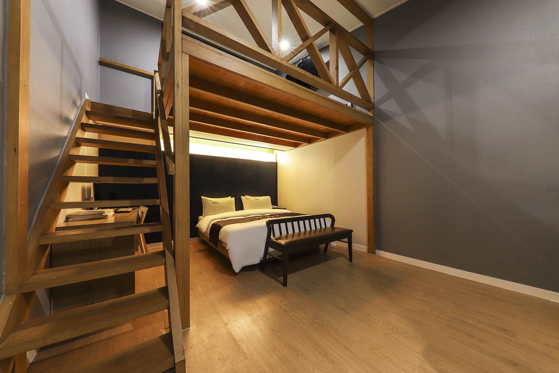 복층 트윈(넷플릭스,웨이브)