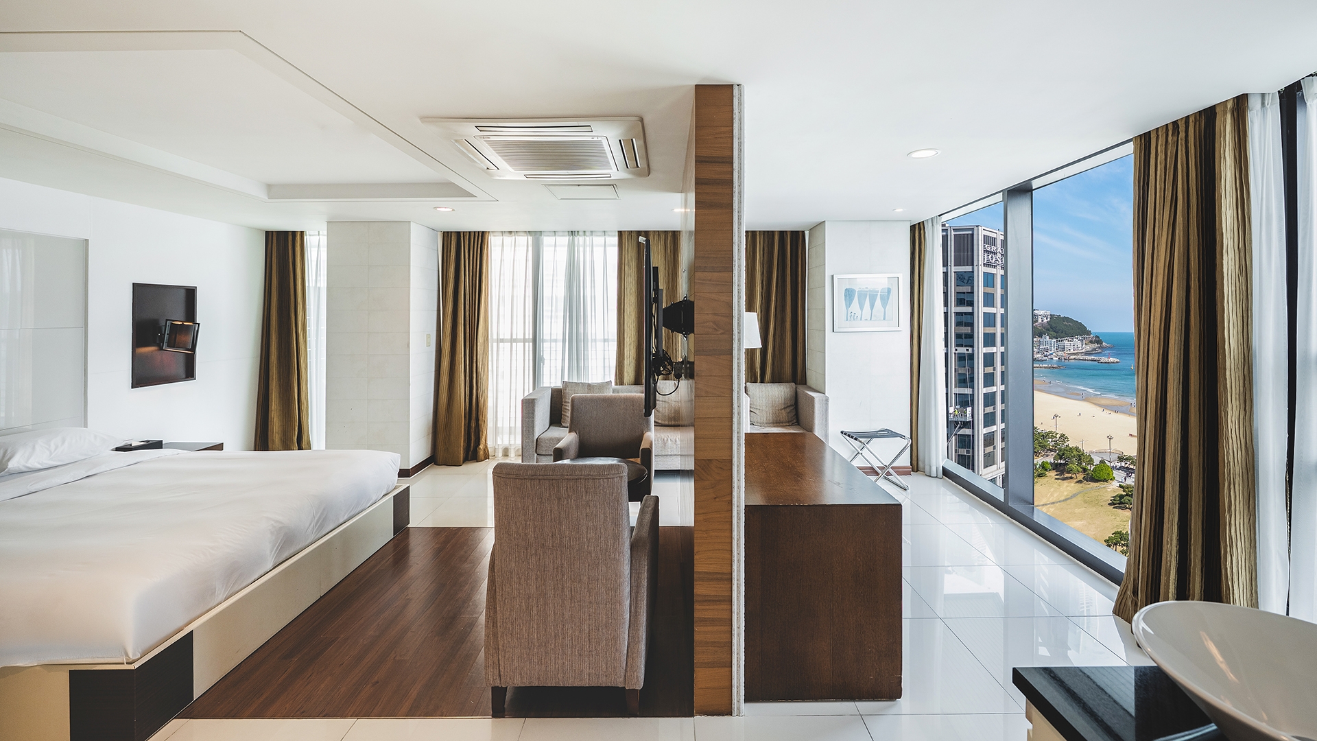 이그제큐티브 스위트 (하프오션뷰)