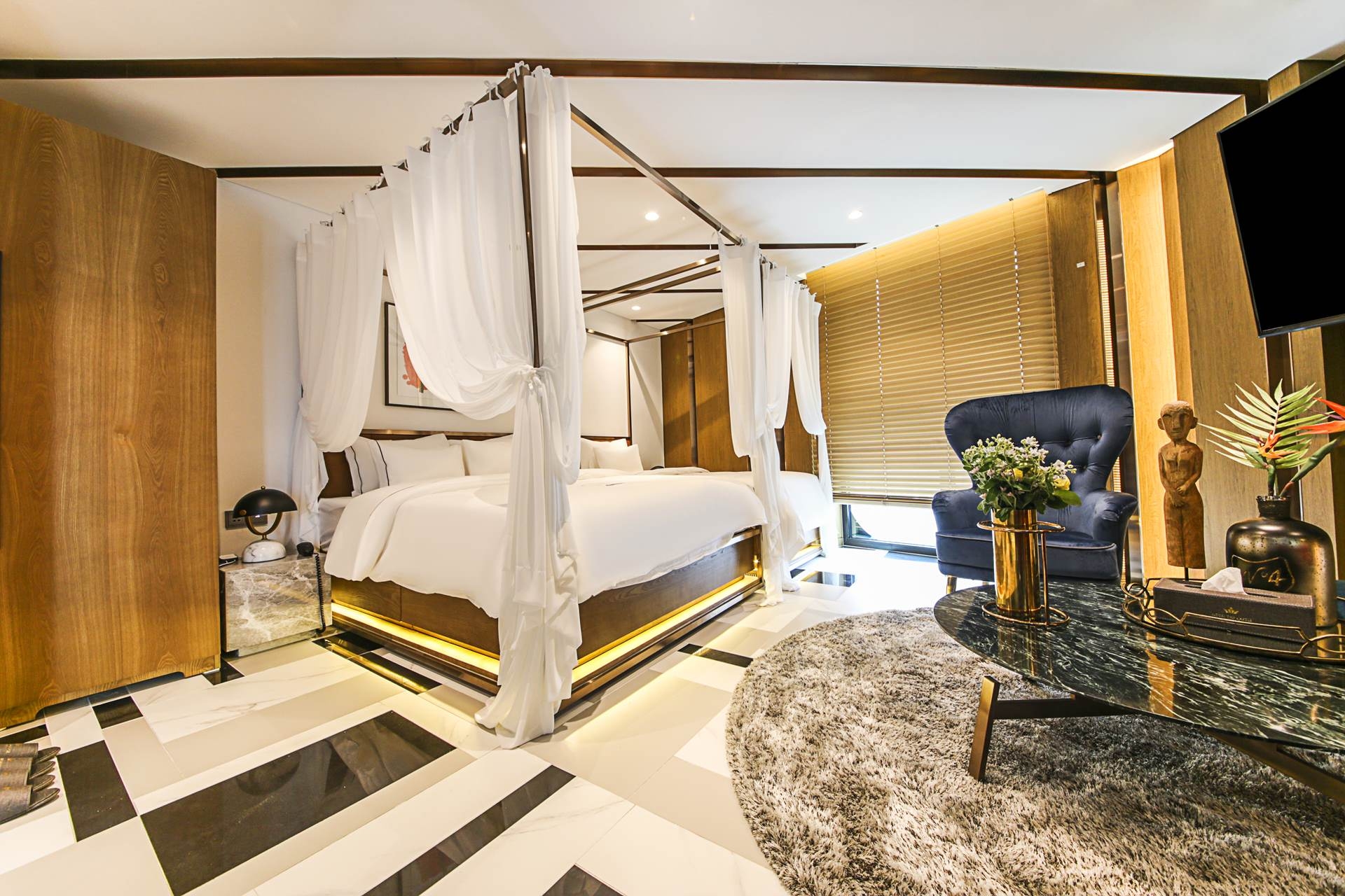 로얄 스위트-넷플릭스(금연)