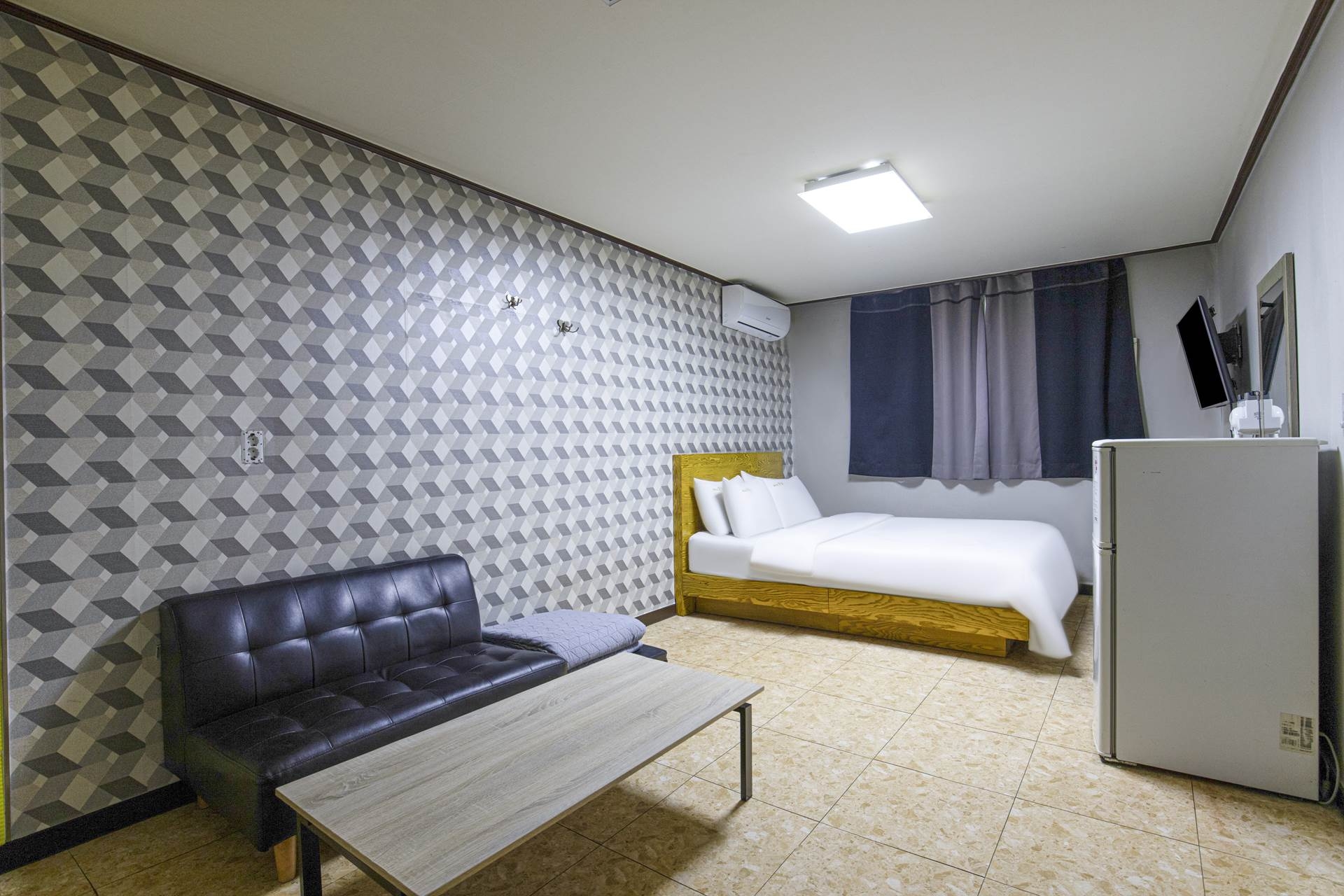 원룸텔 6층(넷플릭스,E/V무)