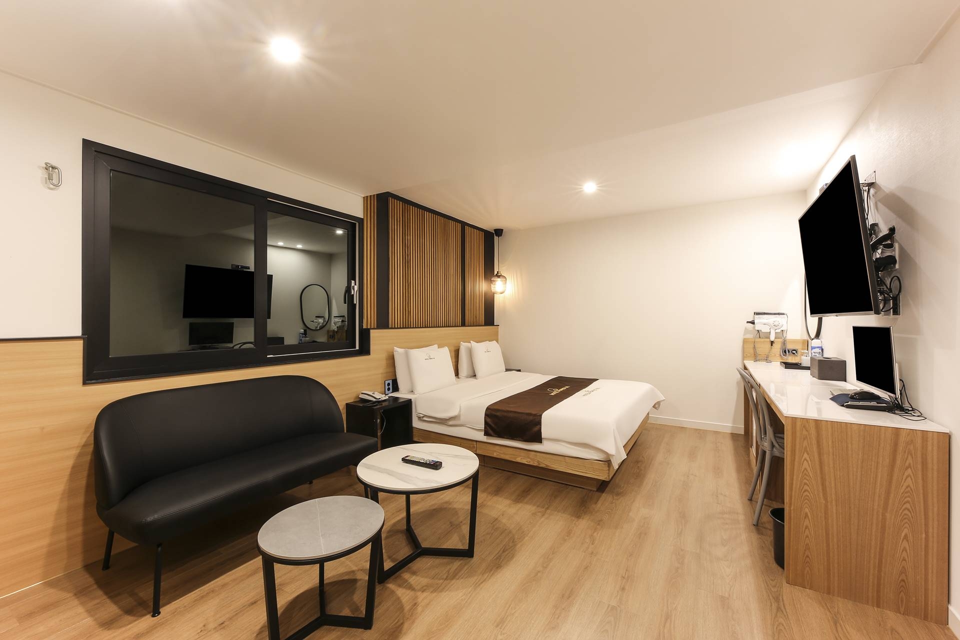 디럭스(넷플릭스,웨이브)