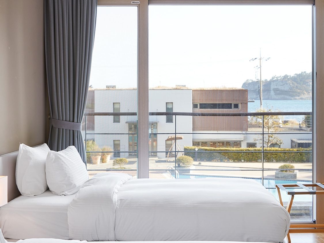 [본관] 패밀리 트윈(수영장전망)