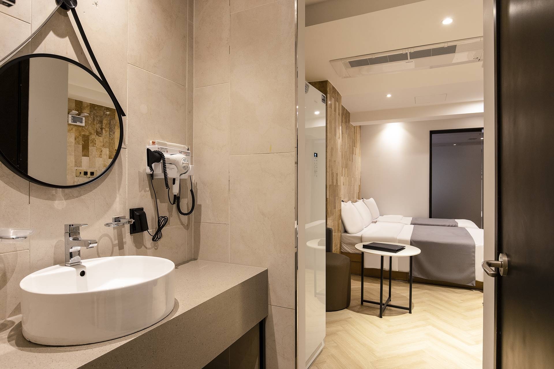 Family Suite B(65TV,