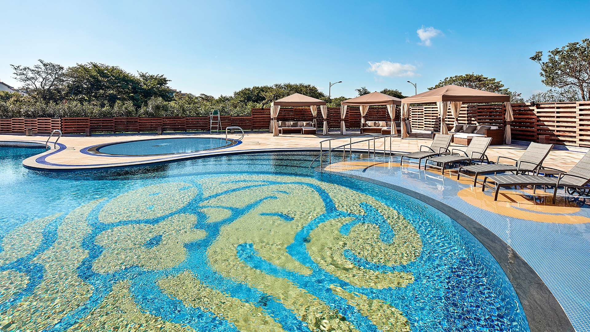 탐모라 야외 수영장