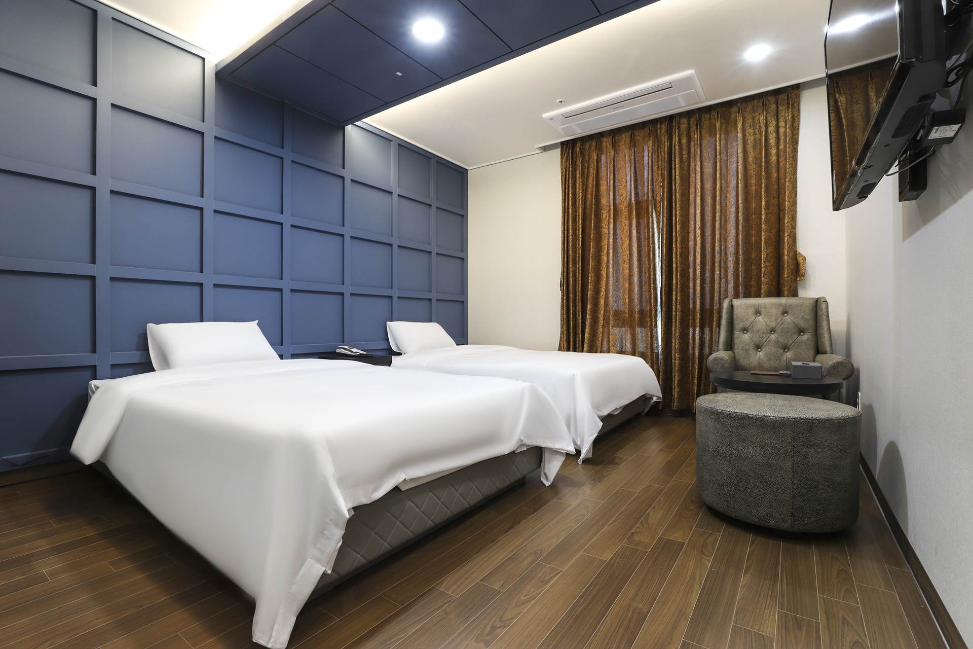 스탠다드 트윈(유투브, 넷플릭스 시청