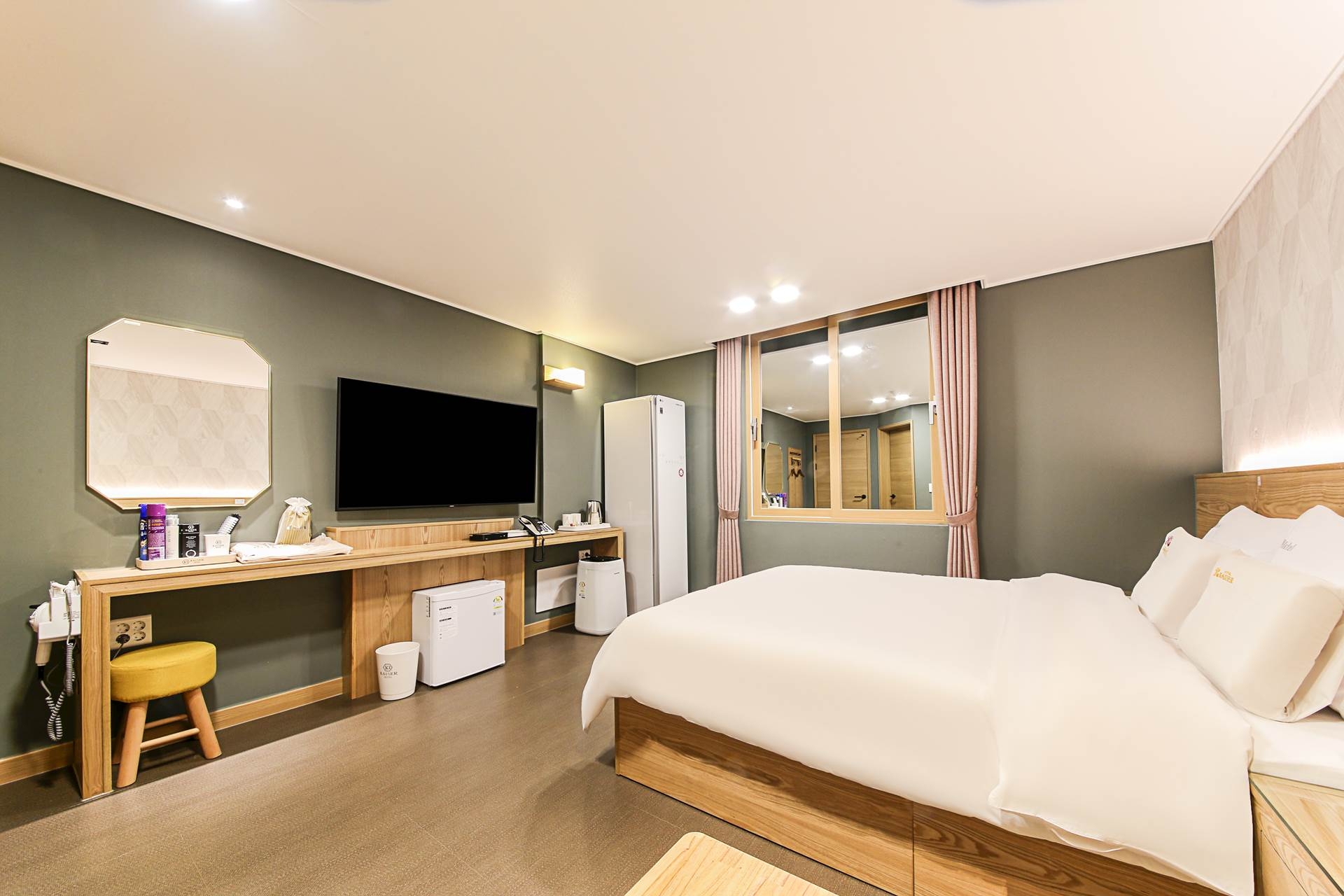 디럭스 킹 (에이스 침대,스타일러,공