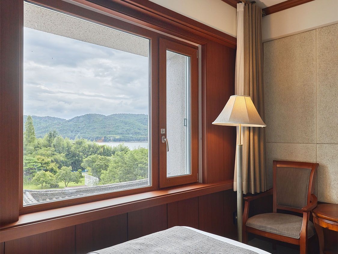 슈페리어 쿼드룸 레이크뷰